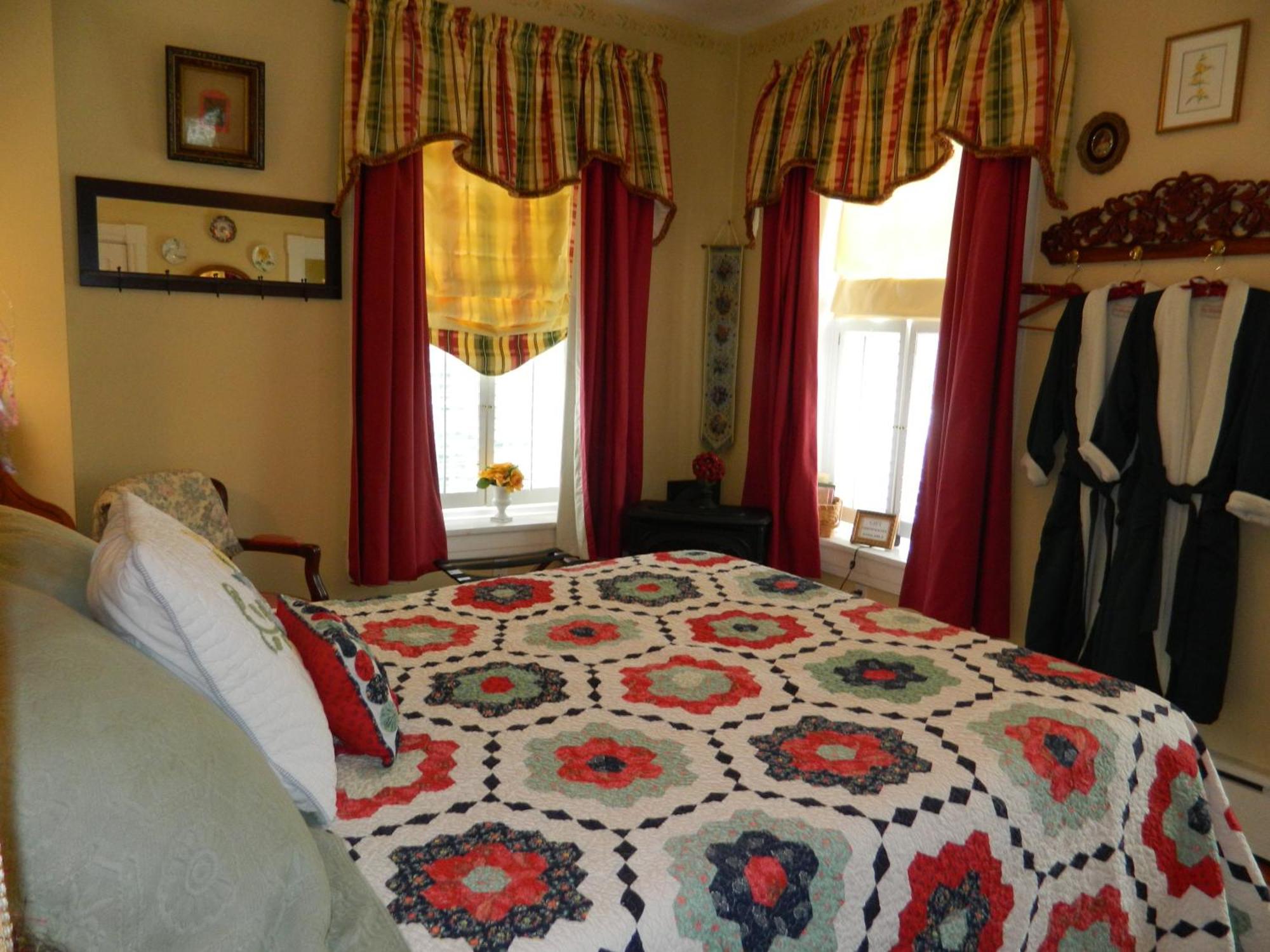 Ej Bowman House Bed & Breakfast Lancaster Room photo